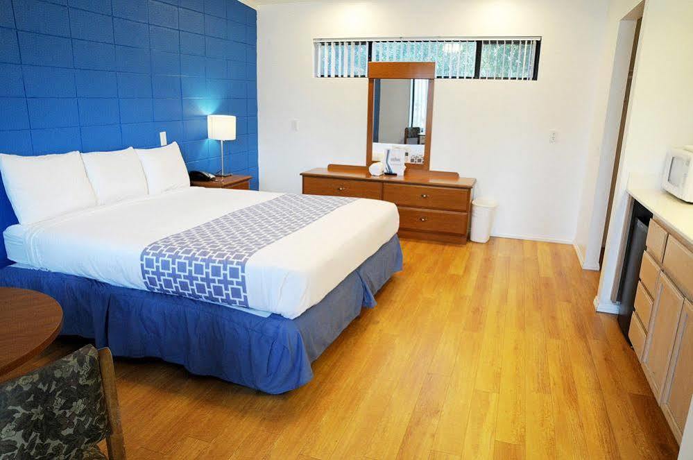 Ccbc Resort Hotel - A Gay Men'S Resort Cathedral City Zewnętrze zdjęcie